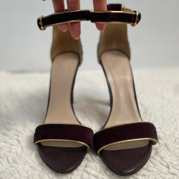 Club Monaco Casey Stiletto Heel Sandals Burgundy Calf Hair Gold Trim 37.5 US 7 - Picture 4 of 11